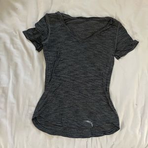 size 2 lululemon t-shirt in gray